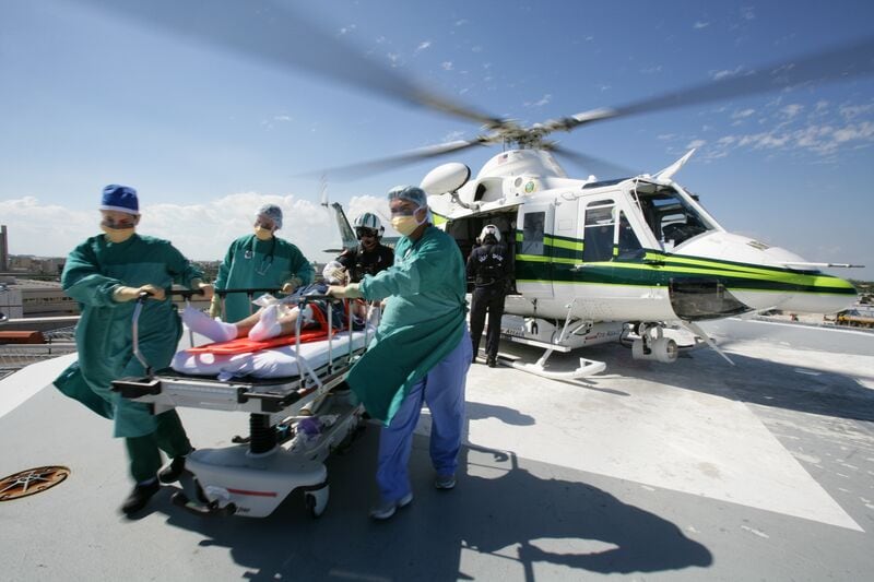 Bell 412 - 治安対応およびエネルギーヘリコプター、過酷な条件 Bell 412 - 治安対応およびエネルギーヘリコプター、過酷な条件