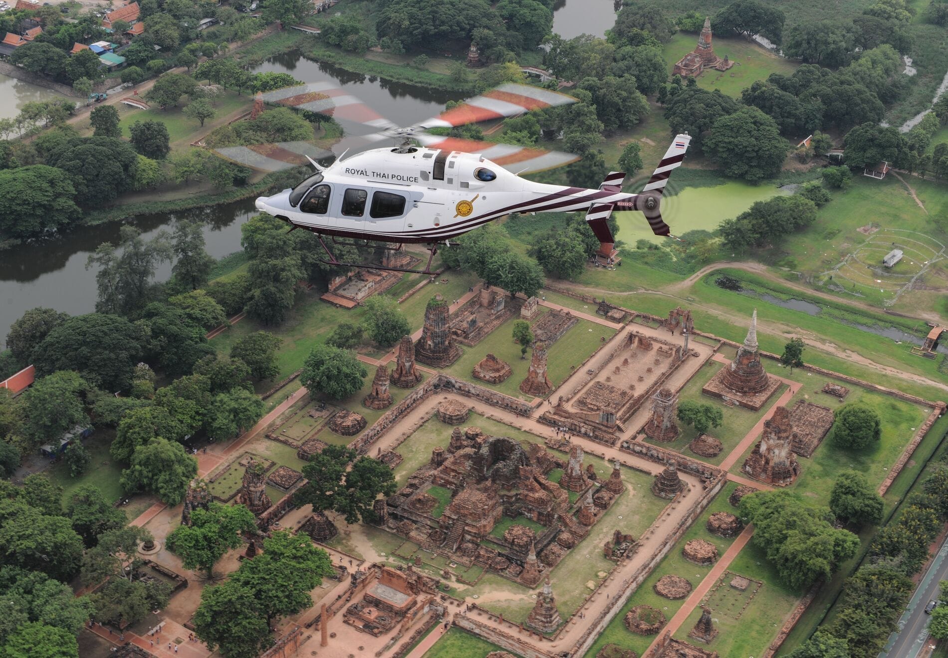 タイ上空を飛ぶ-Bell-429-警察仕様