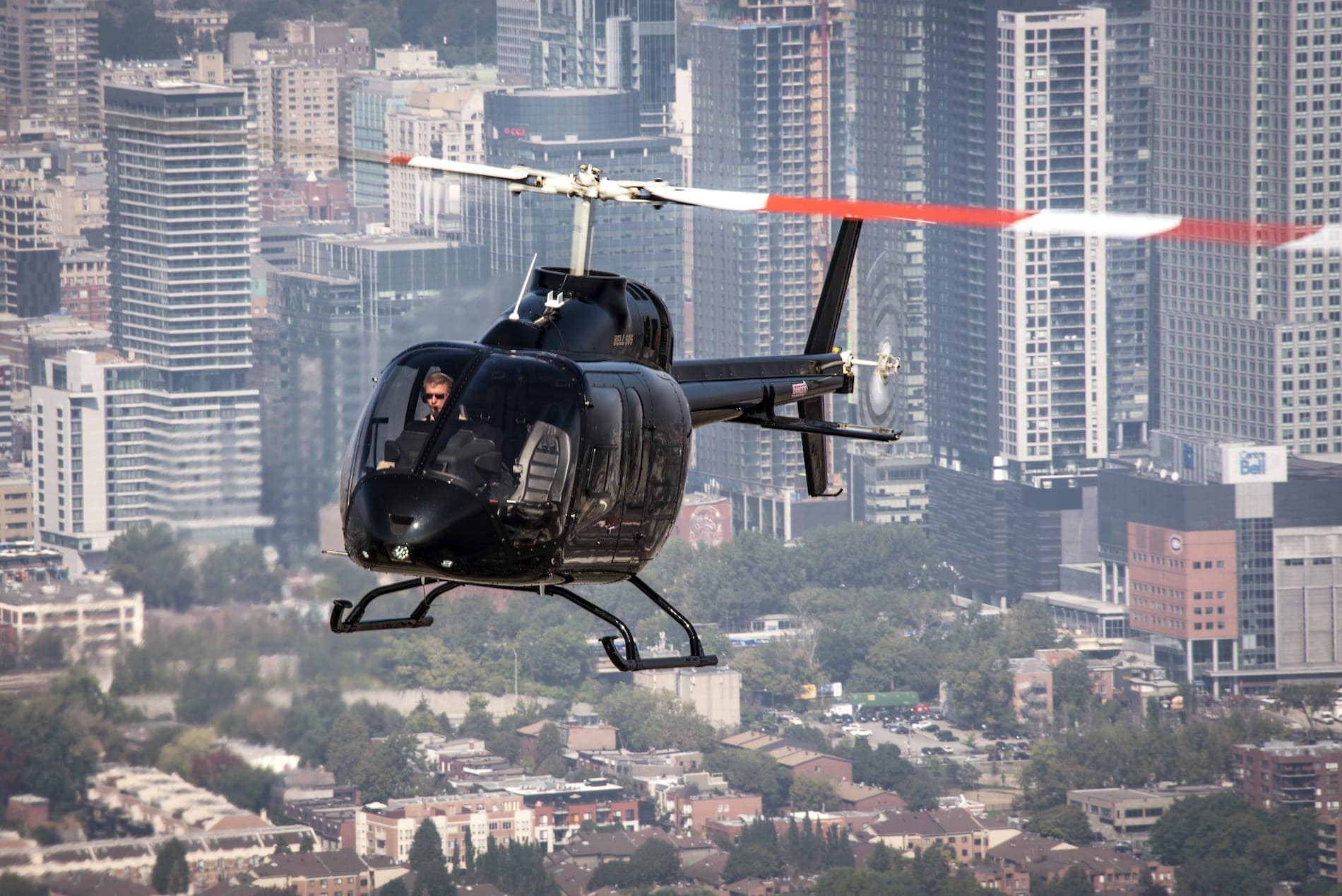 Bell 505 Jet Ranger X - 優れた適応力およびフレキシブルな多 Bell 505 Jet Ranger X - 優れた適応力およびフレキシブルな多