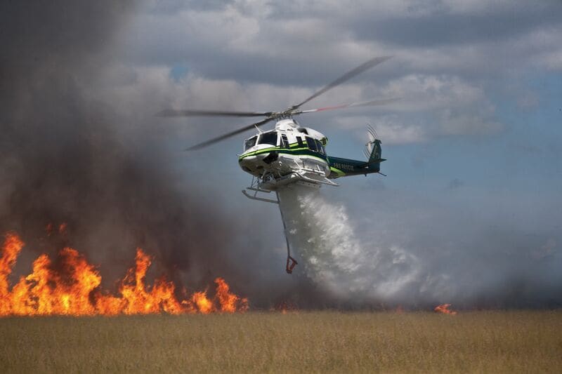 Web_Standard-Bell 412 消火用水の投下 - マイアミ・デイド郡 YY5Q0143